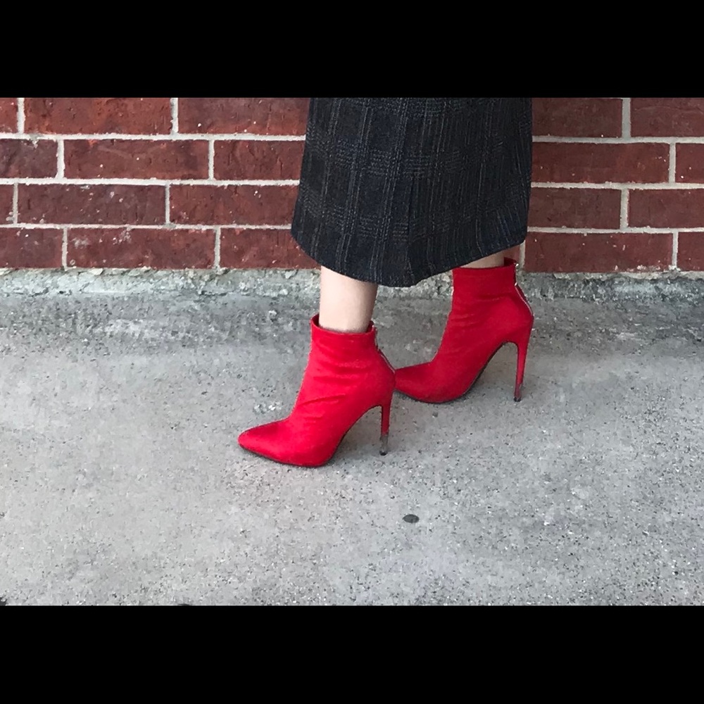 Red boots - Picture 6 of 6
